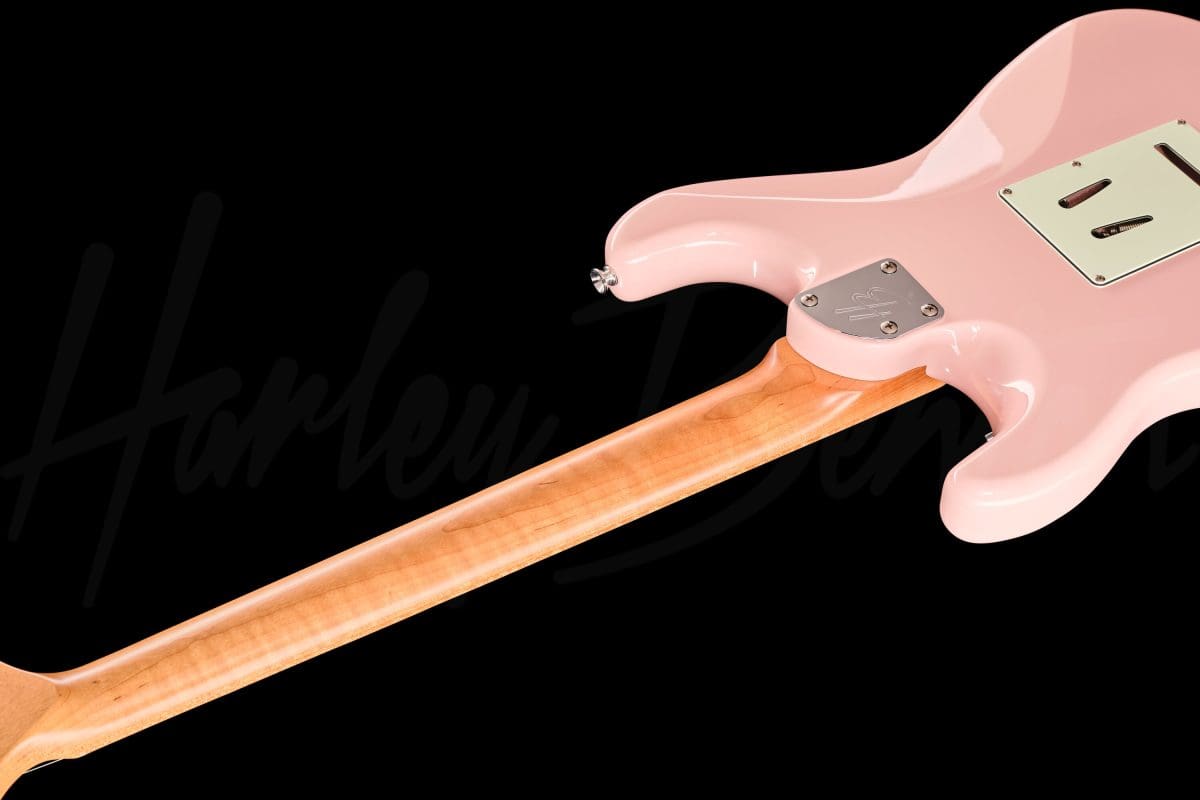 גיטרה חשמלית Harley Benton ST-Modern Plus MN HSS SP – Shell Pink 8 Harley Benton ST-Modern Plus MN HSS SP – גב הצוואר וחיבורו לגוף