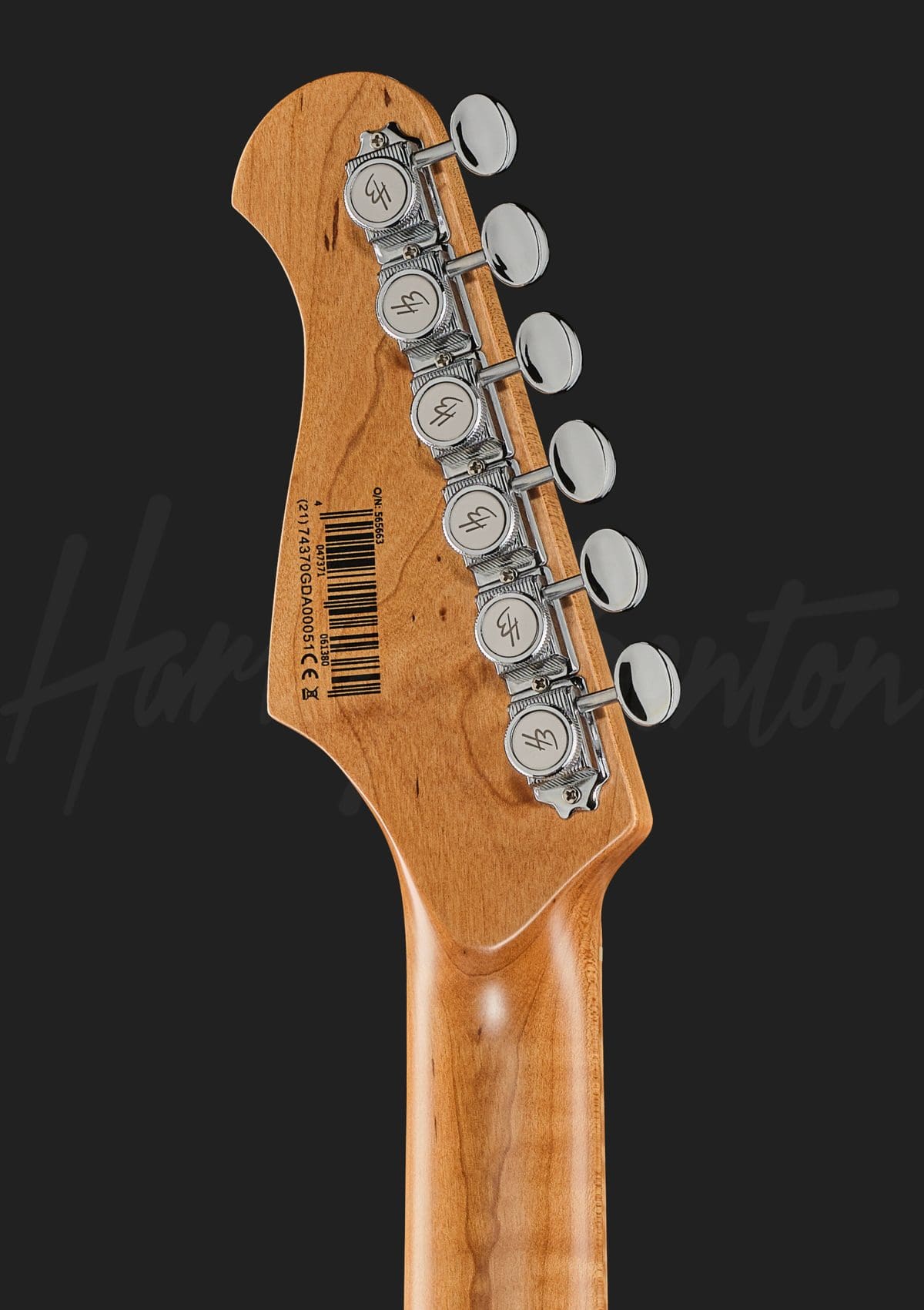 גיטרה חשמלית Harley Benton ST-Modern Plus MN HSS SP – Shell Pink 7 Harley Benton ST-Modern Plus MN HSS SP – ראש הגיטרה והמפתחות הננעלים מאחור