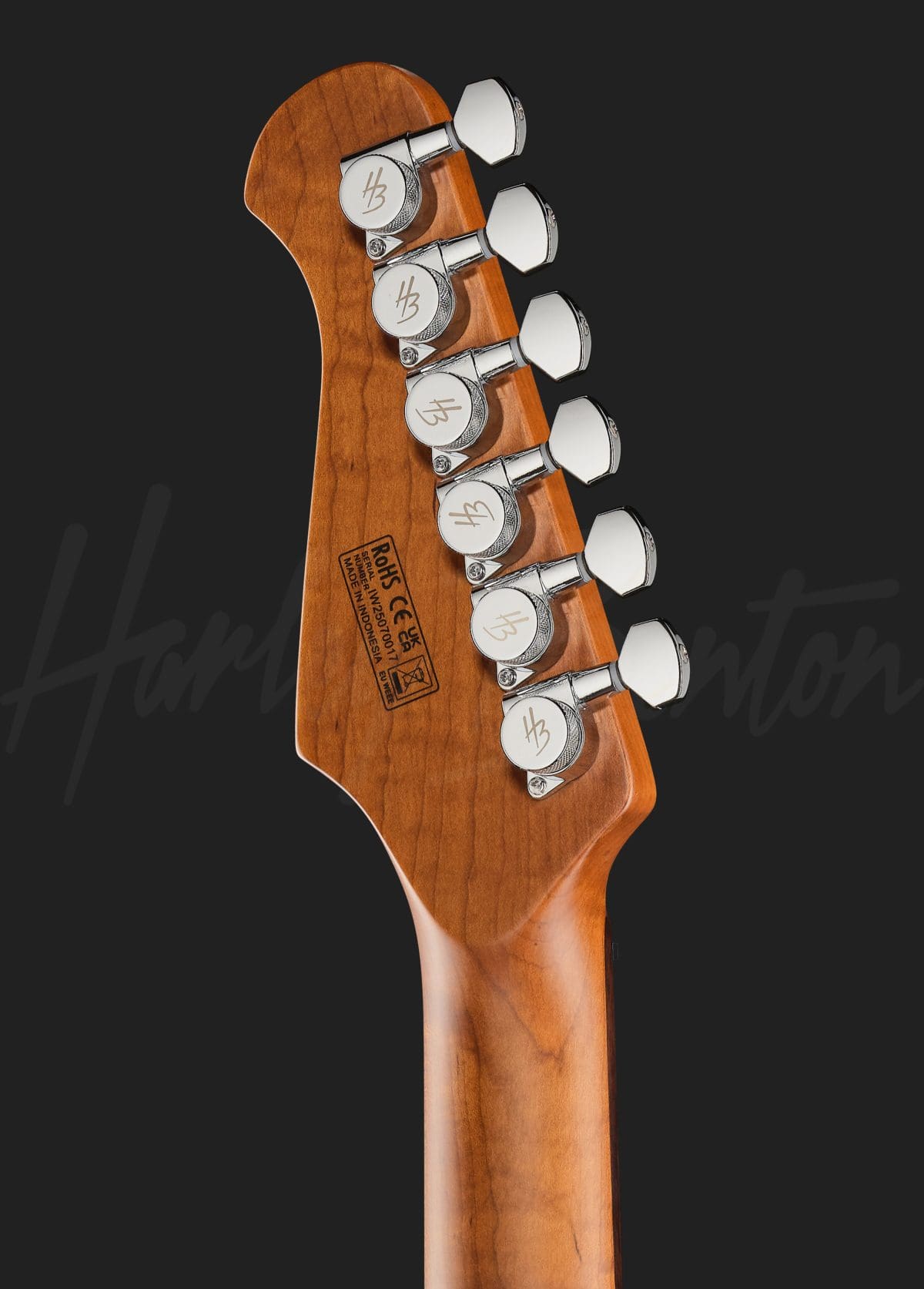 גיטרה חשמלית Harley Benton Fusion-IV HSH RW QRG 7 גיטרה Harley Benton Fusion-IV HSH RW QRG, ראש הגיטרה ומפתחות הכיוון מאחור