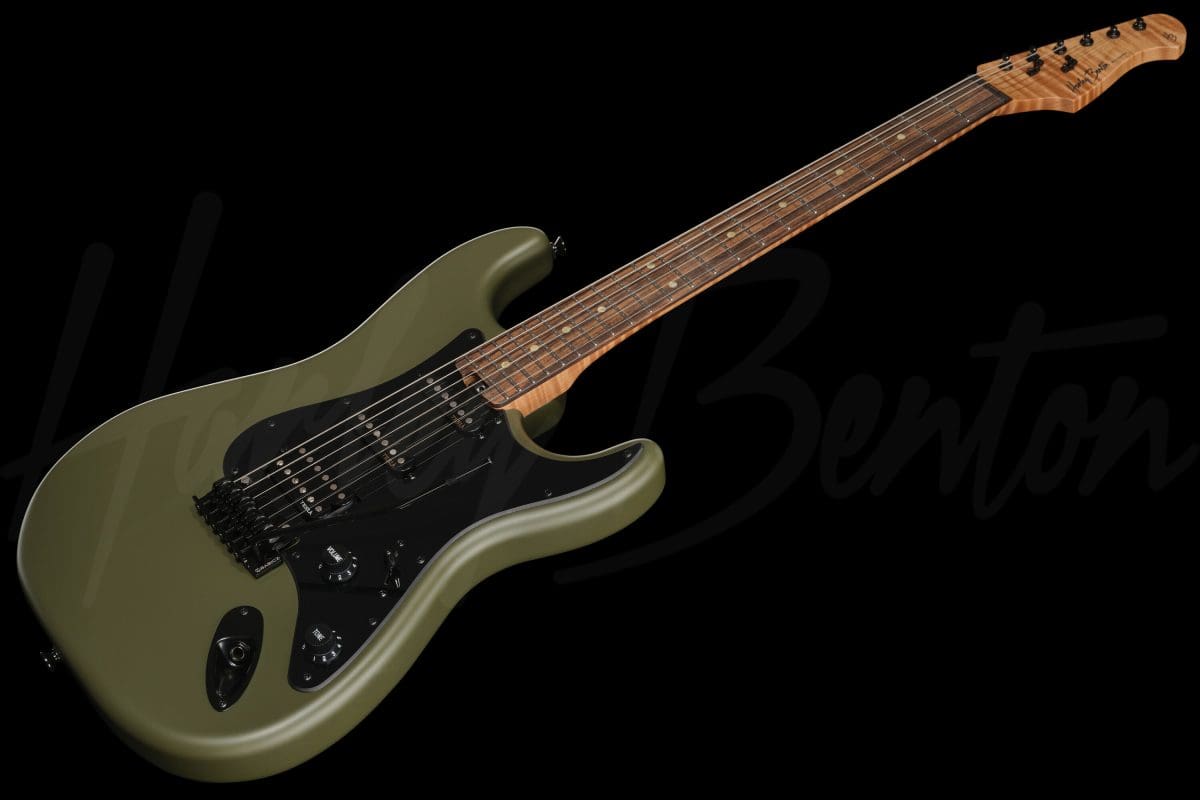 גיטרה חשמלית Harley Benton ST-Modern Plus HSS MOD – ירוק זית Matte Olive Drab 8 גיטרה חשמלית Harley Benton ST-Modern Plus HSS MOD בגימור ירוק זית Matte Olive Drab – מבט קדמי אלכסוני