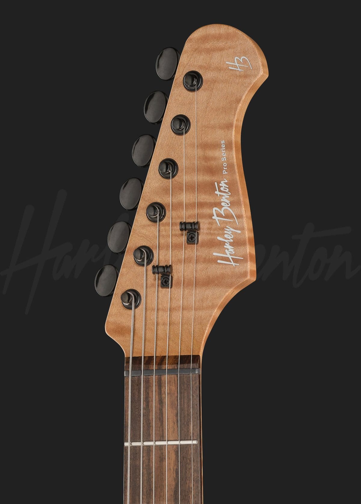 גיטרה חשמלית Harley Benton ST-Modern Plus HSS MOD – ירוק זית Matte Olive Drab 6 גיטרה חשמלית Harley Benton ST-Modern Plus HSS MOD בגימור ירוק זית Matte Olive Drab – חזית ראש הגיטרה