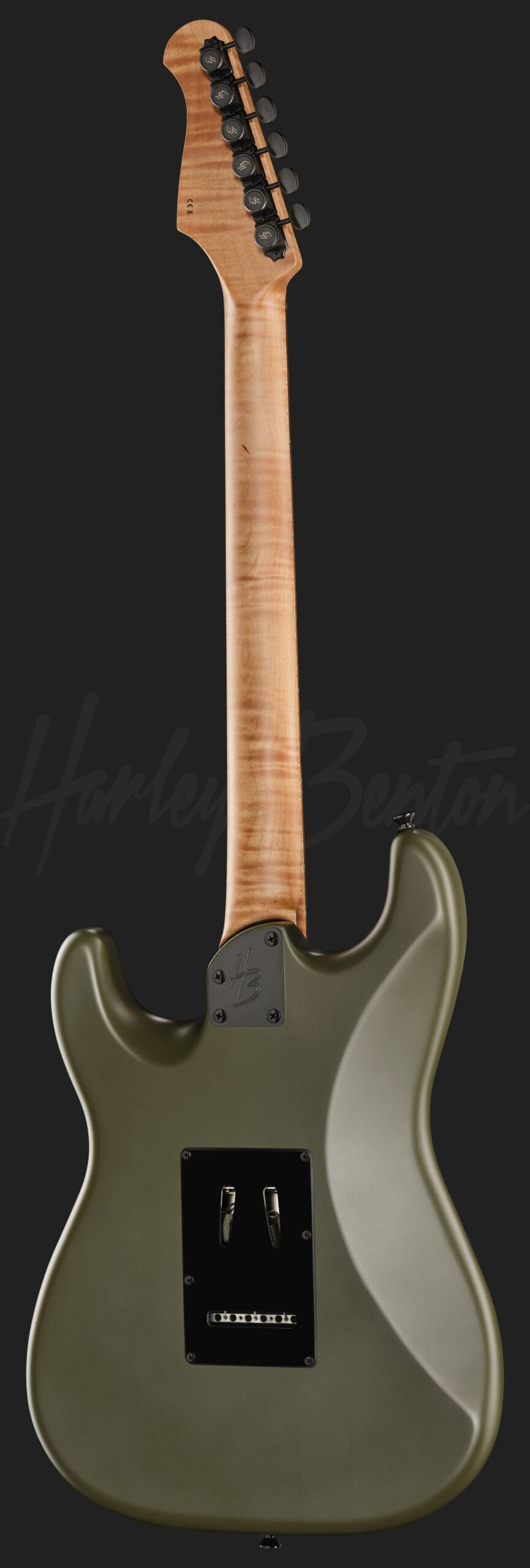 גיטרה חשמלית Harley Benton ST-Modern Plus HSS MOD – ירוק זית Matte Olive Drab 3 גיטרה חשמלית Harley Benton ST-Modern Plus HSS MOD בגימור ירוק זית Matte Olive Drab – גב הגיטרה