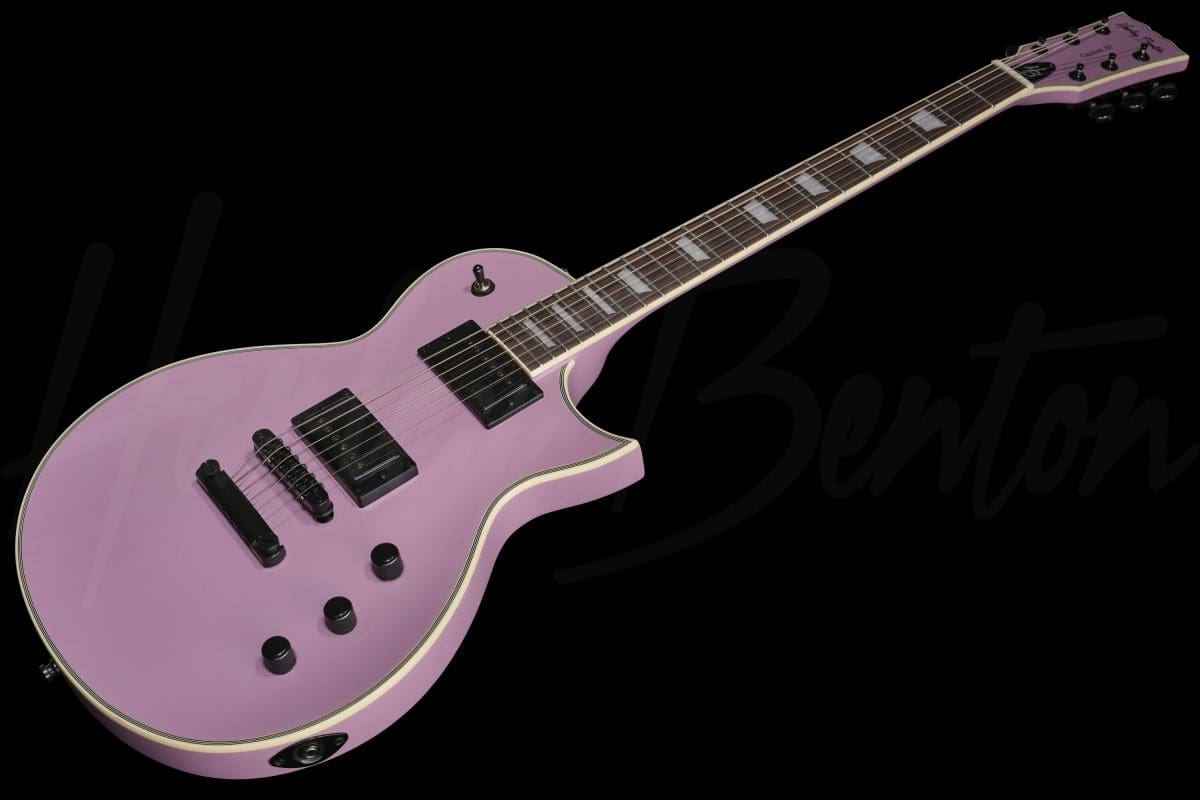 גיטרה חשמלית Harley Benton SC-Custom III Purple Satin 7 גיטרה Harley Benton SC-Custom III Purple Satin, מבט חזיתי אלכסוני