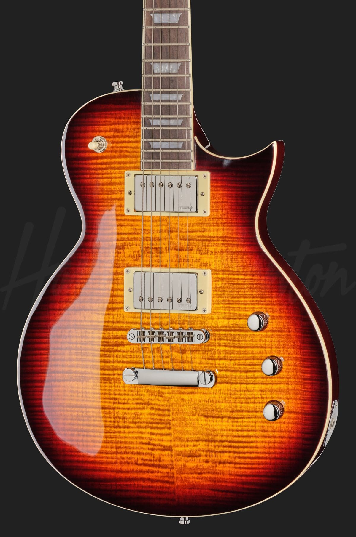 גיטרה חשמלית Harley Benton SC-Custom III Desert Burst 3 גיטרה Harley Benton SC-Custom III Desert Burst, גוף הגיטרה מלפנים