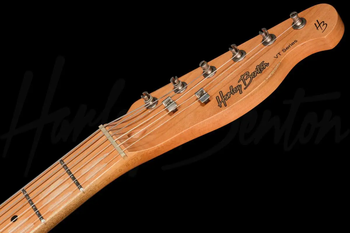 גיטרה חשמלית Harley Benton TE-62LA MN LPB 12 גיטרה Harley Benton TE-62LA MN LPB, תקריב ראש הגיטרה מלפנים בזווית