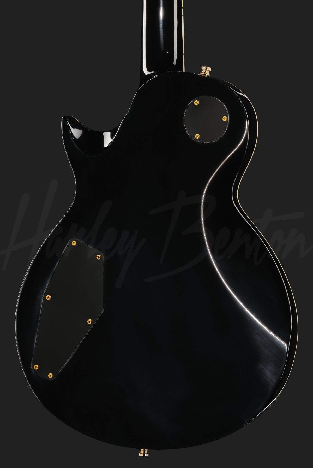 גיטרה חשמלית Harley Benton SC-Custom III P90 Black 5 Harley Benton SC-Custom III P90 Black – תקריב גב הגוף