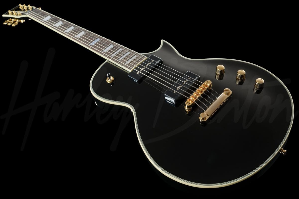 גיטרה חשמלית Harley Benton SC-Custom III P90 Black 10 Harley Benton SC-Custom III P90 Black – מבט קדמי מזווית נוספת
