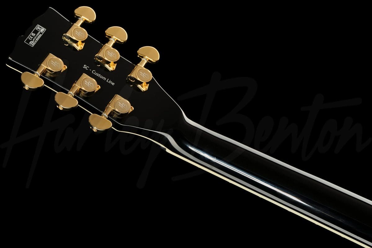 גיטרה חשמלית Harley Benton SC-Custom III P90 Black 15 Harley Benton SC-Custom III P90 Black – ראש הגיטרה ומפתחות הכיוון מזווית אחורית