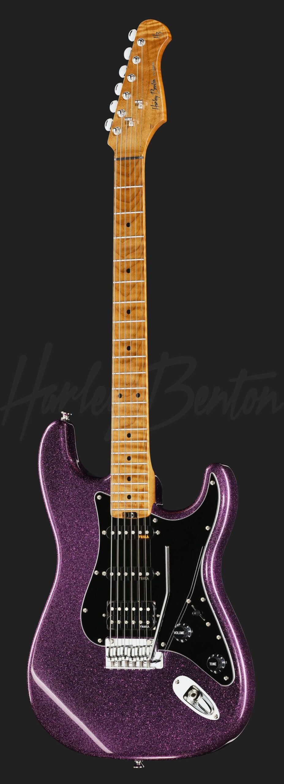 גיטרה חשמלית Harley Benton ST-Modern Plus MN HSS DPS – סגול מנצנץ Dark Purple Sparkle מבריק 2 גיטרה חשמלית Harley Benton ST-Modern Plus MN HSS DPS בגימור סגול Dark Purple Sparkle – חזית הגיטרה