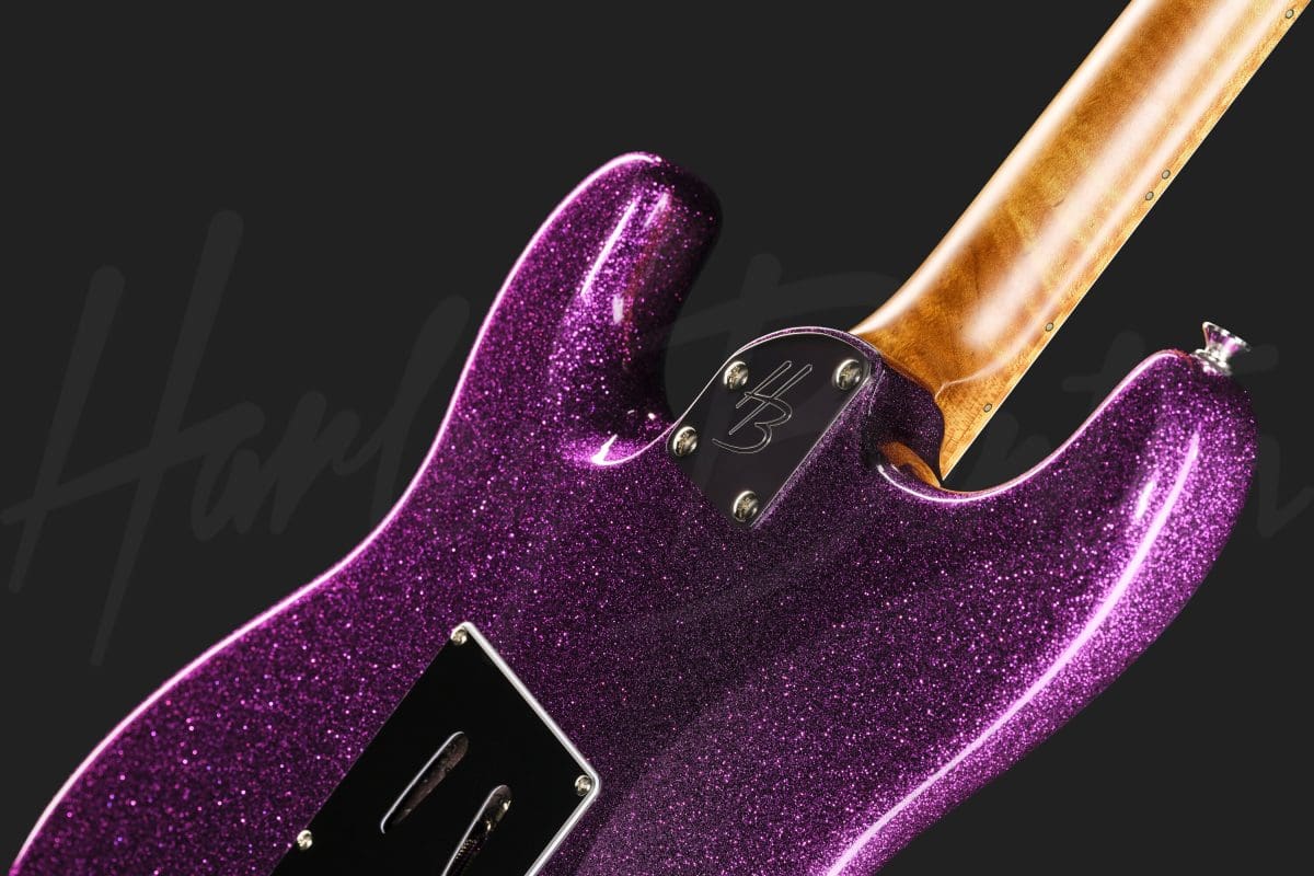 גיטרה חשמלית Harley Benton ST-Modern Plus MN HSS DPS – סגול מנצנץ Dark Purple Sparkle מבריק 12 גיטרה חשמלית Harley Benton ST-Modern Plus MN HSS DPS בגימור סגול Dark Purple Sparkle – גב הגוף וחיבור הצוואר