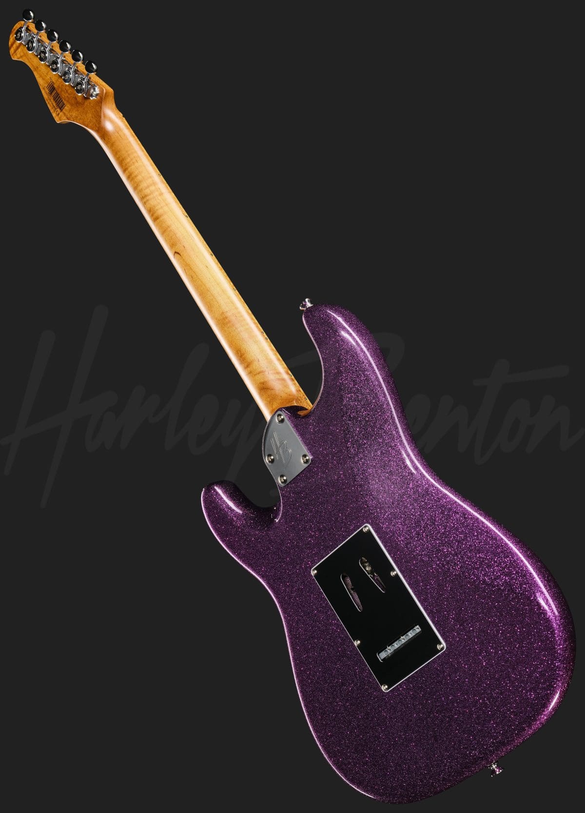 גיטרה חשמלית Harley Benton ST-Modern Plus MN HSS DPS – סגול מנצנץ Dark Purple Sparkle מבריק 9 גיטרה חשמלית Harley Benton ST-Modern Plus MN HSS DPS בגימור סגול Dark Purple Sparkle – מבט אחורי אלכסוני