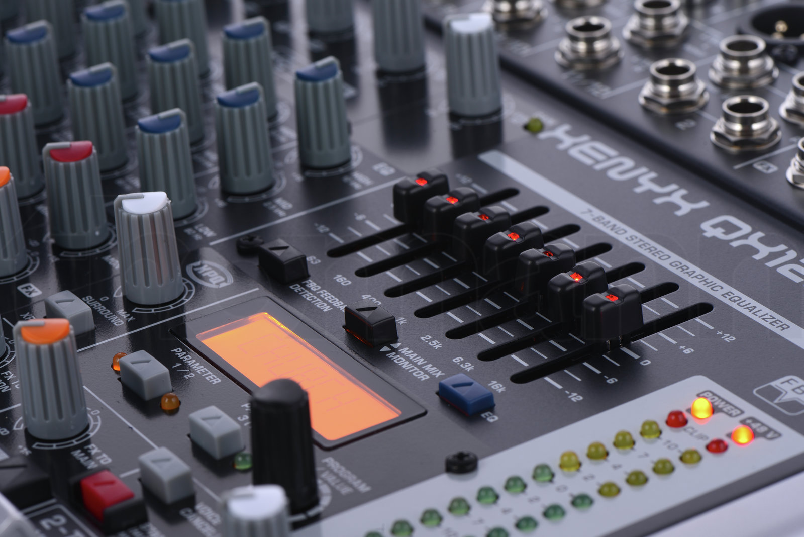מיקסר Behringer Xenyx QX1222USB 6 מיקסר Behringer Xenyx QX1222USB — תמונה 6