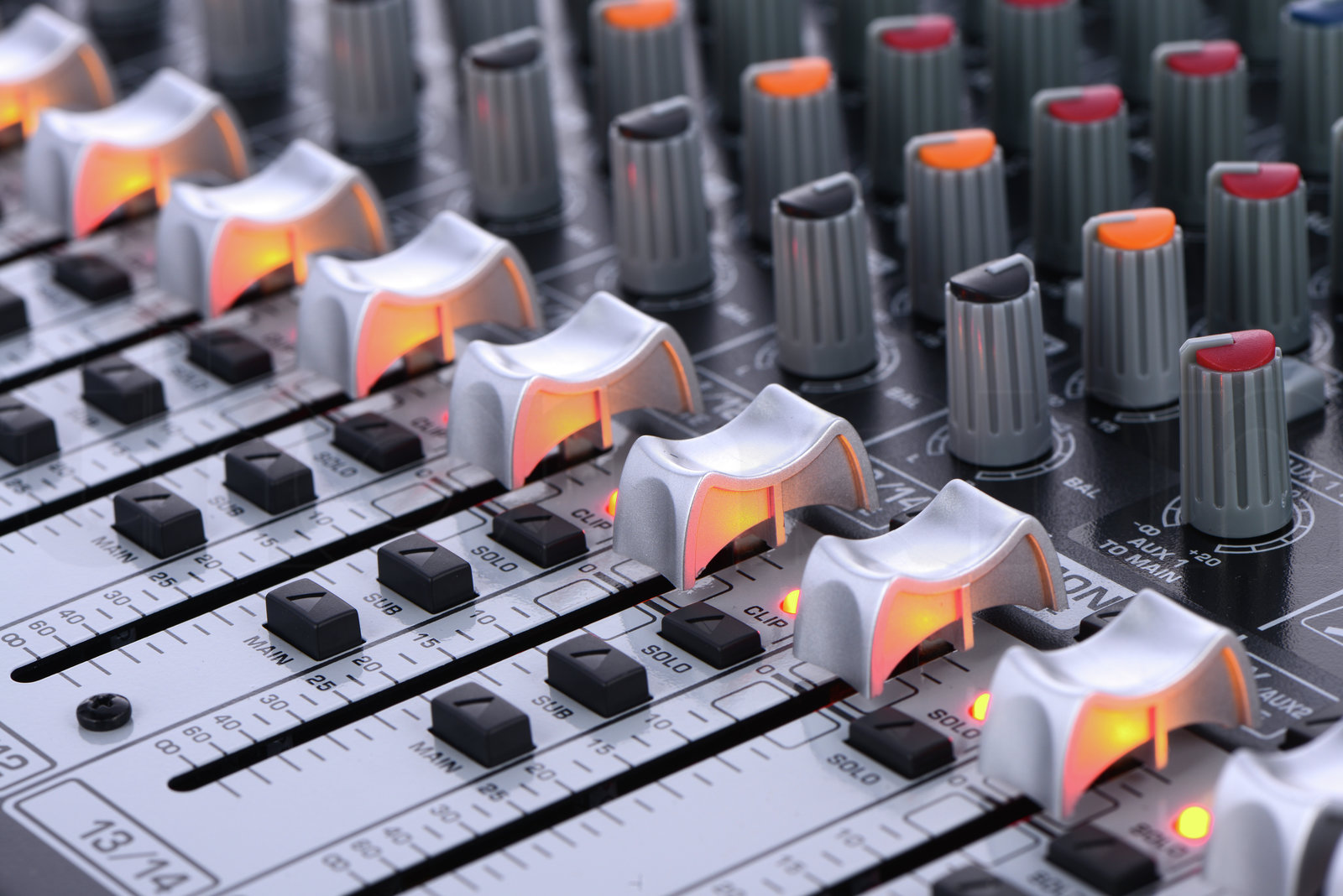 מיקסר Behringer Xenyx QX1832USB 6 מיקסר Behringer Xenyx QX1832USB — תמונה 6