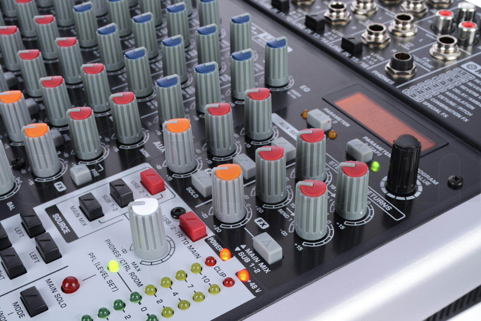 מיקסר Behringer Xenyx QX2222USB 6 מיקסר Behringer Xenyx QX2222USB — תמונה 6