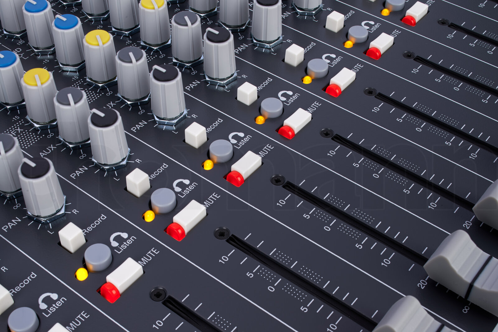 מיקסר Allen & Heath ZED60-14FX 6 מיקסר Allen & Heath ZED60-14FX — תמונה 6