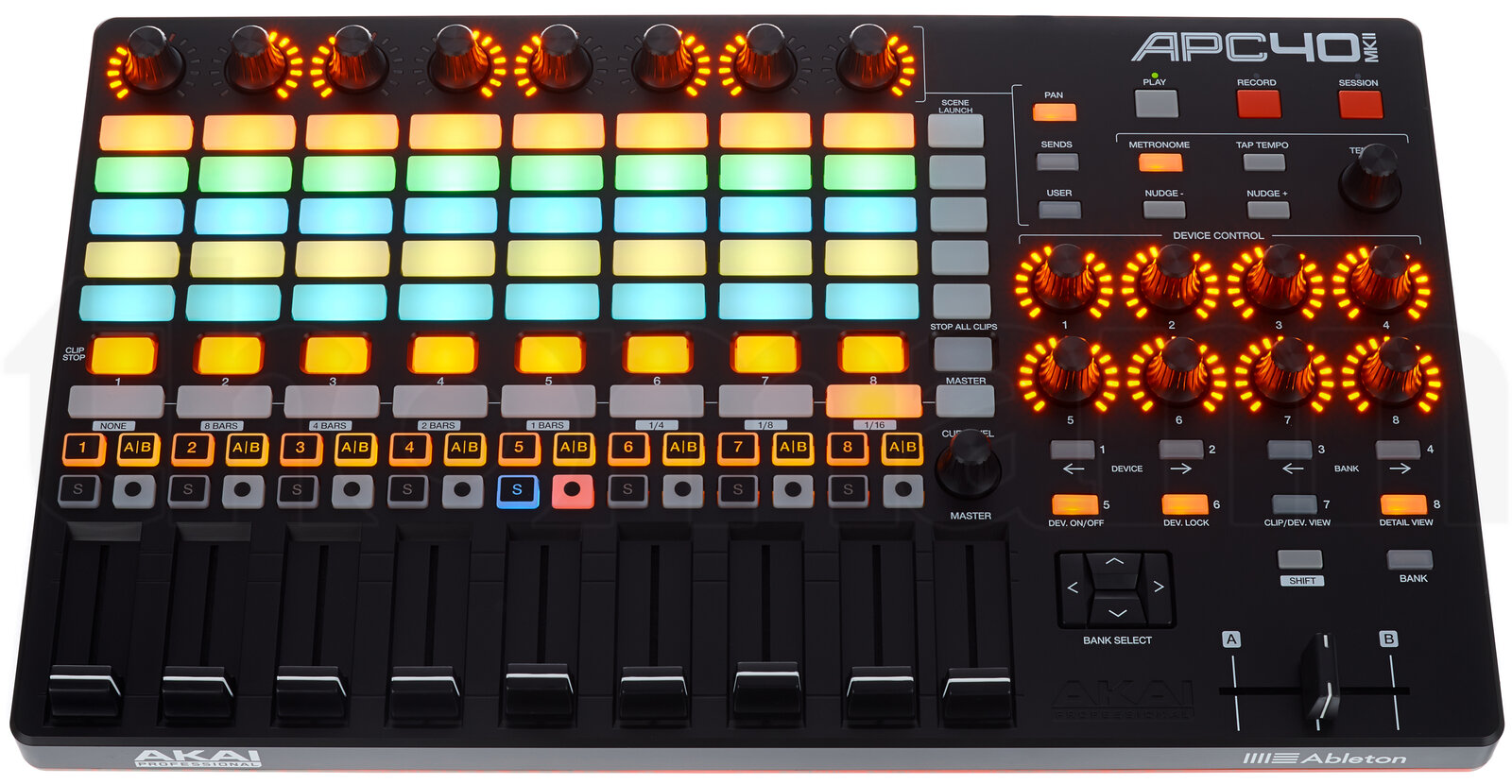 משטח שליטה AKAI Professional APC 40 Mk2 3 משטח שליטה AKAI Professional APC 40 Mk2 — תמונה 3