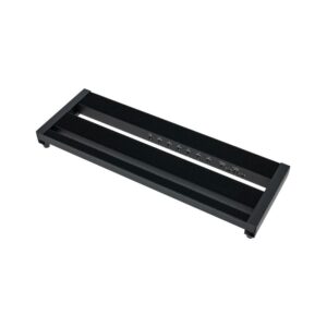 פדלבורד צר Harley Benton 50 ס״מ עם ספק כוח מובנה – 7 יציאות מבודדות, שורה אחת, תיק וכבלים (יבוא בלעדי)