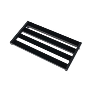 פדלבורד עם ספק כוח מובנה Harley Benton 60 ס״מ – 11 יציאות מבודדות, 45W, כולל תיק וכבלים (יבוא בלעדי)