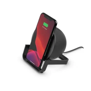 מעמד טעינה אלחוטית עם רמקול Bluetooth מובנה Belkin BoostCharge – טעינה מהירה עד 10W ומיקרופון לשיחות