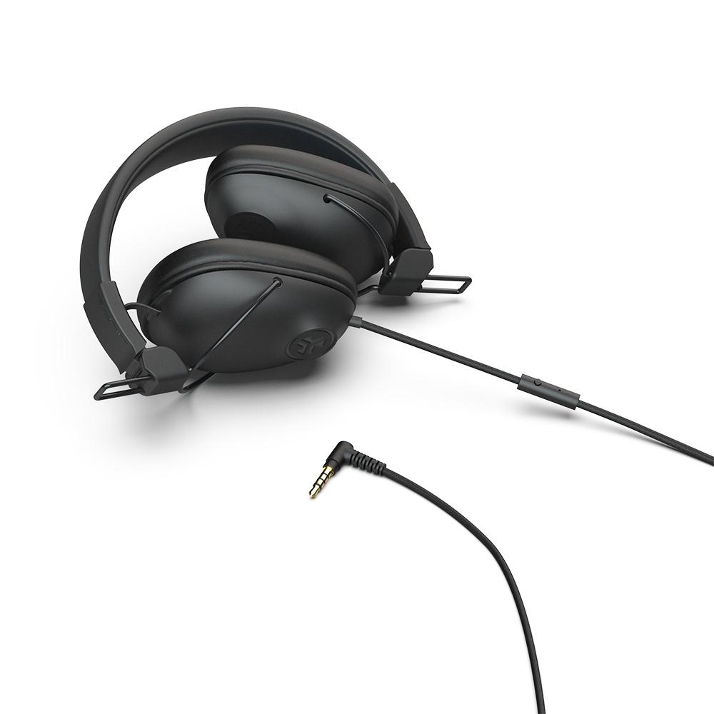 אוזניות Over-Ear חוטיות JLab Studio Pro Wired – מיקרופון ושלט על הכבל, כבל ניילון ועיצוב מתקפל 4 JLab Studio Pro Wired אוזניות Over-Ear חוטיות 4