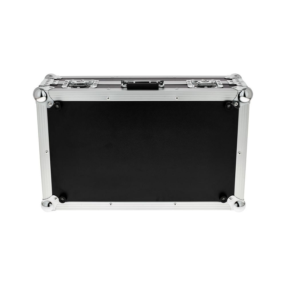 קייס טיסה לקונסולת התאורה ChamSys MagicQ Compact Connect – Flyht Pro, עבודה מתוך הקייס (יבוא בלעדי) 4 הקייס ל-MagicQ Compact – קייס לקונסולת תאורה, תמונה 4