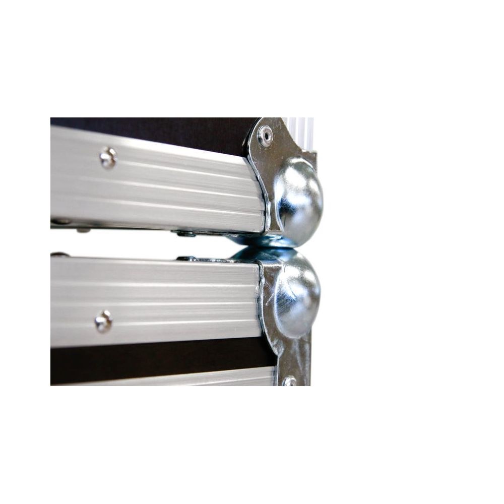 ארגז ציוד קשיח (Flight Case) 60×40×40 ס״מ – דיקט 7 מ״מ, 4 ידיות, ניתן לערימה (יבוא בלעדי) 7 ארגז הציוד 60×40×40 – ארגז ציוד קשיח, תמונה 7
