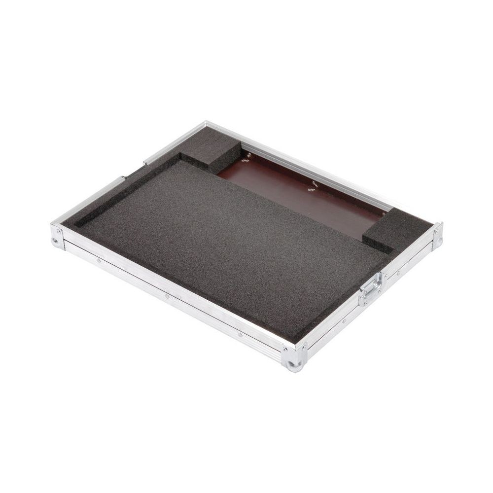 קייס קשיח לקונסולת תאורה ETC ColorSource 20 – עבודה מתוך הקייס, תעלת כבלים 9 ס״מ, תוצרת גרמניה 7 הקייס ל-ColorSource 20 – קייס לקונסולת תאורה, תמונה 7