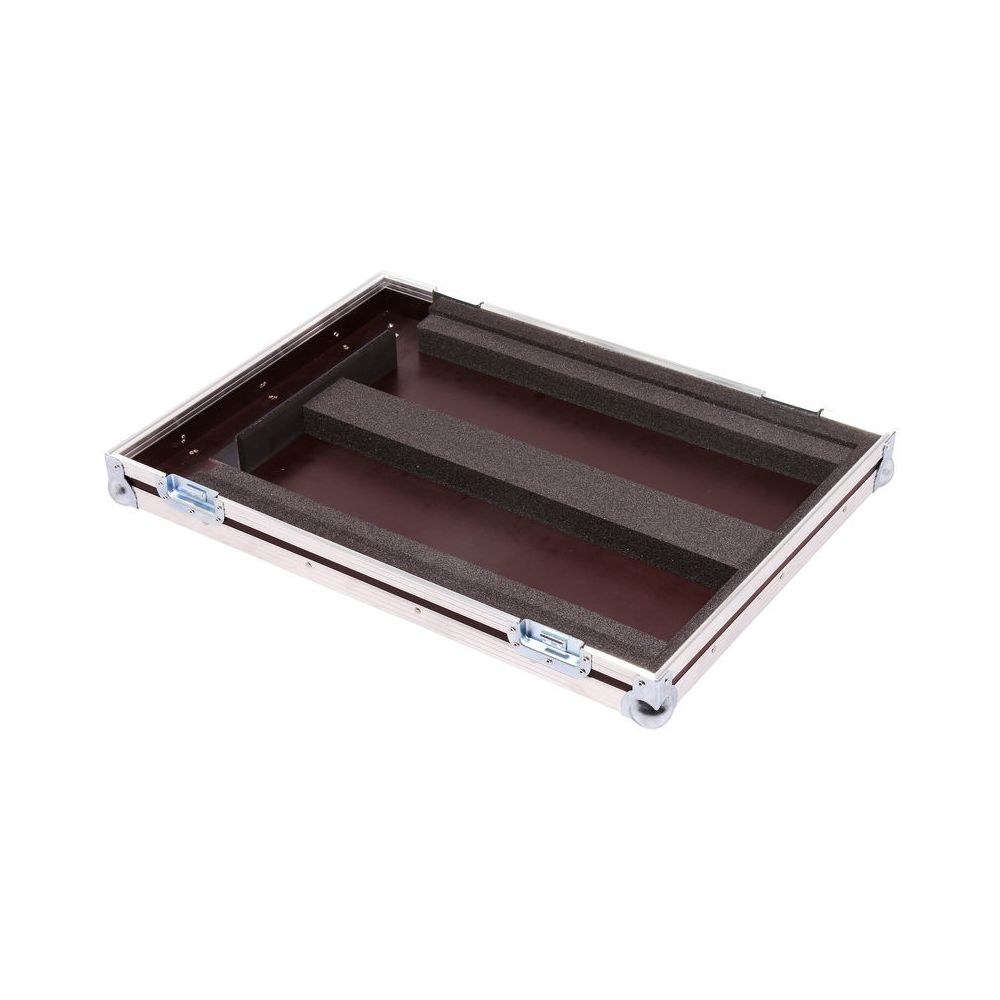 קייס טיסה למיקסר Midas M32R – עבודה מתוך הקייס ותעלת כבלים, תוצרת גרמניה (יבוא בלעדי) 7 קייס הטיסה ל-Midas M32R – קייס טיסה למיקסר, תמונה 7