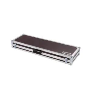 קייס טיסה לקלידים Korg Triton LE 61 – דיקט 7 מ״מ, ריפוד ספוג 10 מ״מ, תומכי מכסה, תוצרת גרמניה