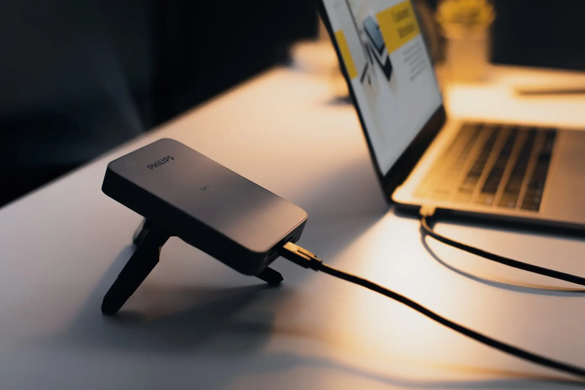 מקרן כיס נייד Philips GoPix 1 – DLP LED עד 75 אינץ׳, סוללה מובנית, USB-C ו-Mini HDMI 4 Philips GoPix 1 מקרן כיס נייד 4