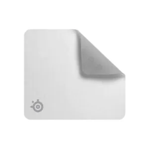 משטח עכבר לגיימינג SteelSeries QcK Medium – בד מיקרו-ארוג, 320×270×2 מ״מ ובסיס גומי נגד החלקה