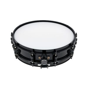 תוף סנר פלדה שחור Millenium 13×3.5 אינץ׳ – סנר צד חד, חישוקי פלדה 1.6 מ״מ, 10 ברגים (יבוא בלעדי)