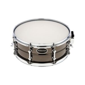 תוף סנר פלדה שחור Millenium 14×5.5 אינץ׳ – ניקל שחור, רגיש ומגוון, 8 ברגי מתיחה (יבוא בלעדי)