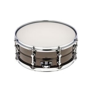 תוף סנר פלדה שחור Millenium 14×5.5 אינץ׳ – ניקל שחור, רגיש ומגוון, 8 ברגי מתיחה (יבוא בלעדי)
