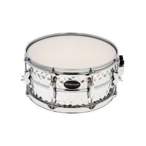 תוף סנר פלדה מרוקעת Millenium 14×6.5 אינץ׳ – צליל חם, חישוקי פלדה 1.6 מ״מ, 8 ברגי מתיחה (יבוא בלעדי)