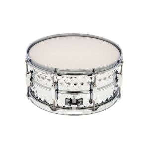 תוף סנר פלדה מרוקעת Millenium 14×6.5 אינץ׳ – צליל חם, חישוקי פלדה 1.6 מ״מ, 8 ברגי מתיחה (יבוא בלעדי)