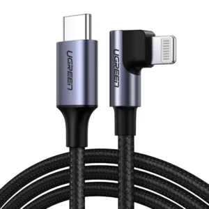 כבל USB-C ל-Lightning בזווית 90° UGREEN US305 באורך 1 מטר – טעינה מהירה PD עד 3A, נוח למשחקים ולצפייה