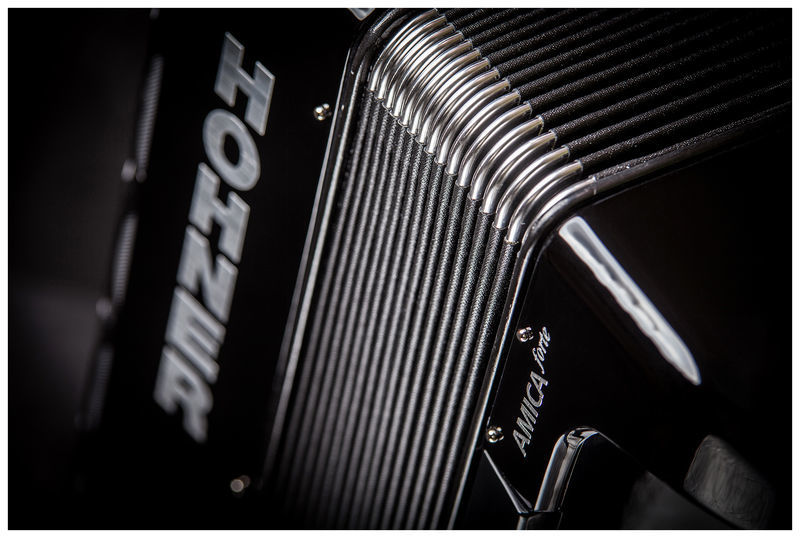 אקורדיון Hohner Amica Forte III 72 בסים – 34 קלידים, Silent Key, תיק ורצועות 6 אקורדיון Hohner Amica Forte III 72 – תמונה 6