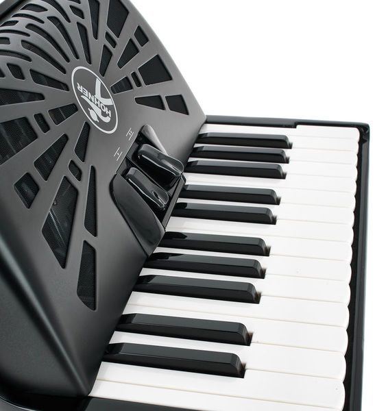 אקורדיון Hohner Bravo II 60 בסים – 26 קלידים, Silent Key, תיק ורצועות 6 אקורדיון Hohner Bravo II 60 – תמונה 6