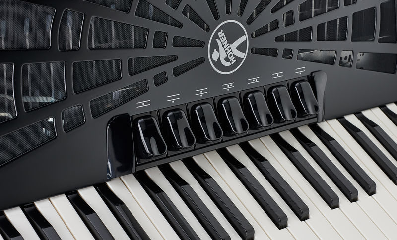 אקורדיון Hohner Bravo III 120 בסים – 41 קלידים, 7 רגיסטרים, Silent Key, תיק ורצועות 6 אקורדיון Hohner Bravo III 120 – תמונה 6