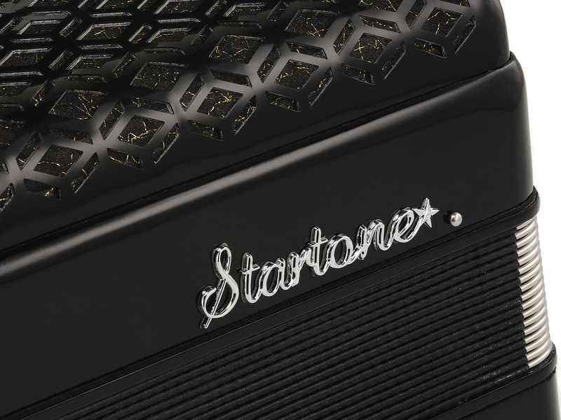 אקורדיון פסנתר Startone עם 120 בסים ו-4 שורות לשוניות – 41 קלידים, 13 רגיסטרים, תיק גב ורצועות 8 אקורדיון פסנתר Startone 120 בסים IV – תמונה 8