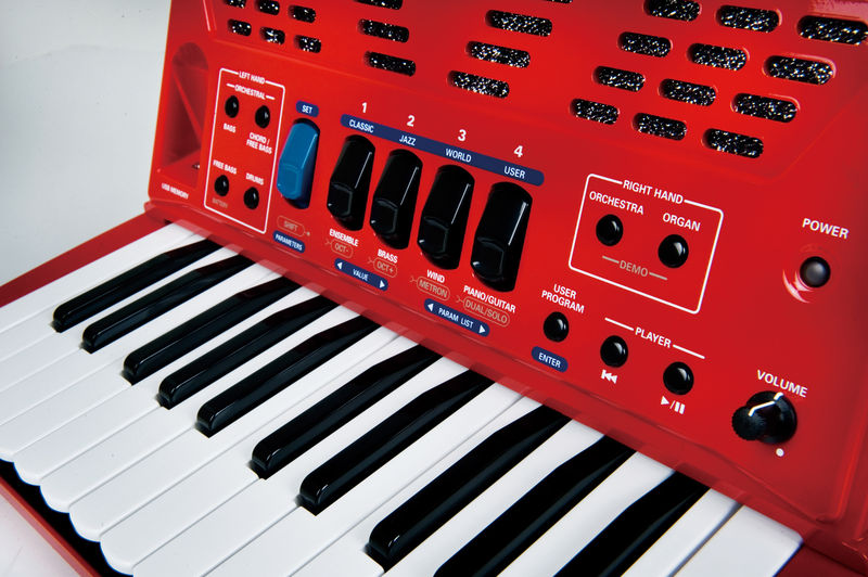 אקורדיון דיגיטלי Roland FR-1X עם 72 בסים – 26 קלידים, רמקולים מובנים, אוזניות וסוללות 3 אקורדיון דיגיטלי Roland FR-1X – תמונה 3